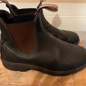 Black Blundstones